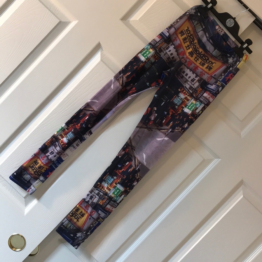 STREET SCENE LEGGINGS SIZE MEDIUM